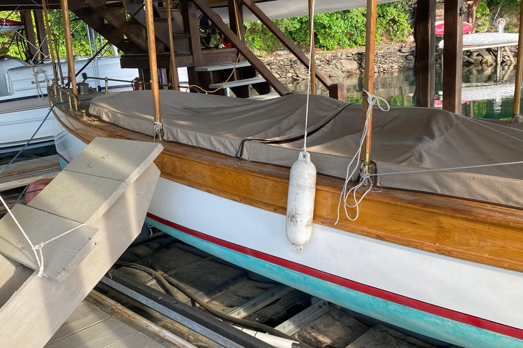 Annie Yacht Photos Pics 