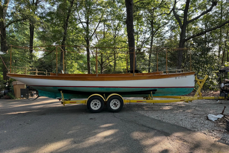 Annie Yacht Photos Pics 