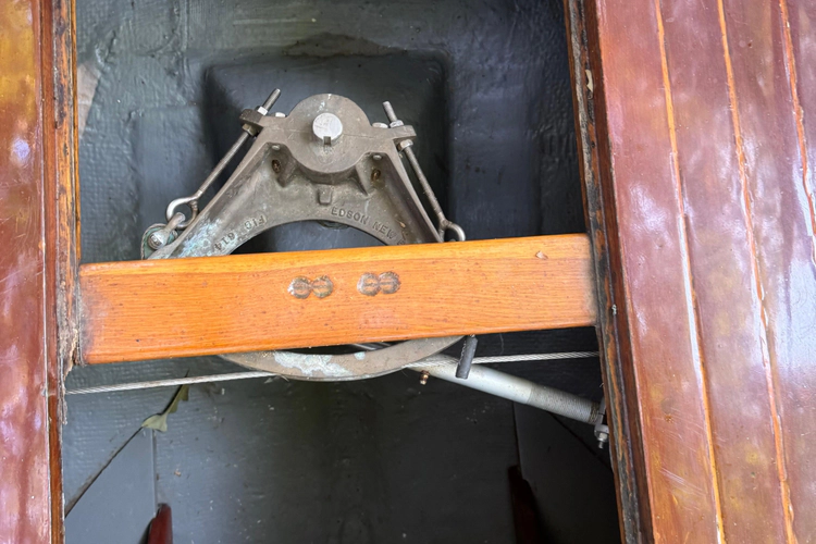 Annie Yacht Photos Pics 