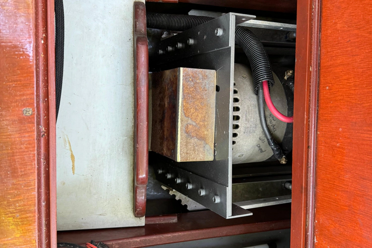 Annie Yacht Photos Pics 