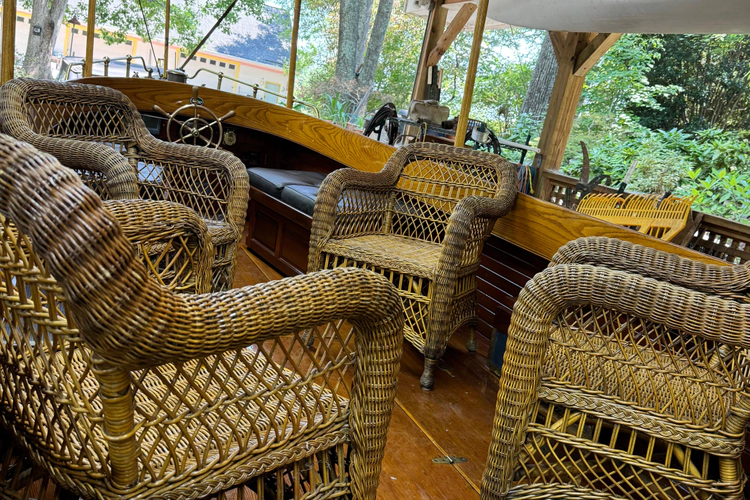 Annie Yacht Photos Pics 