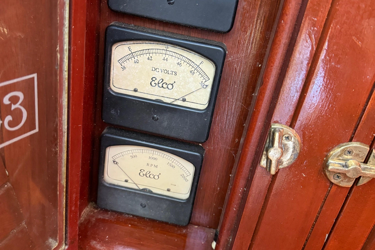 Annie Yacht Photos Pics 