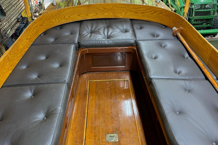 Annie Yacht Photos Pics 