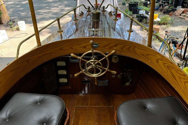 Annie Yacht Photos Pics 