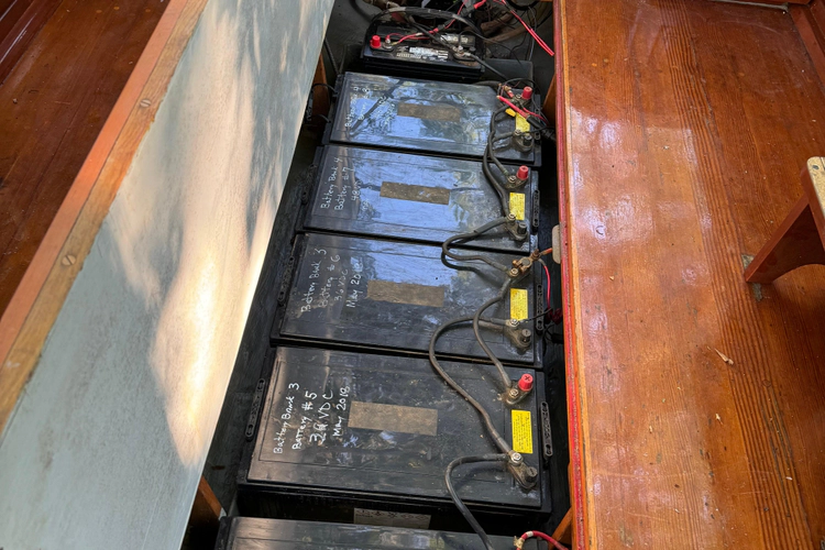 Annie Yacht Photos Pics 