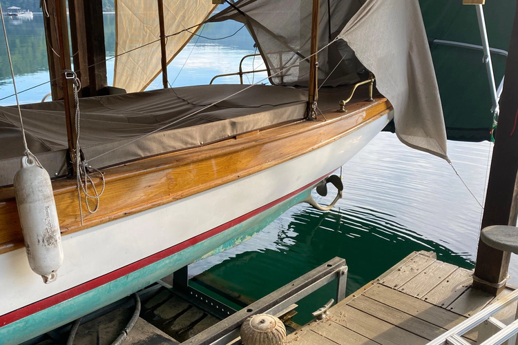 Annie Yacht Photos Pics 