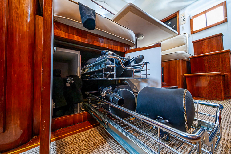 Mr. Bradley Yacht Photos Pics 