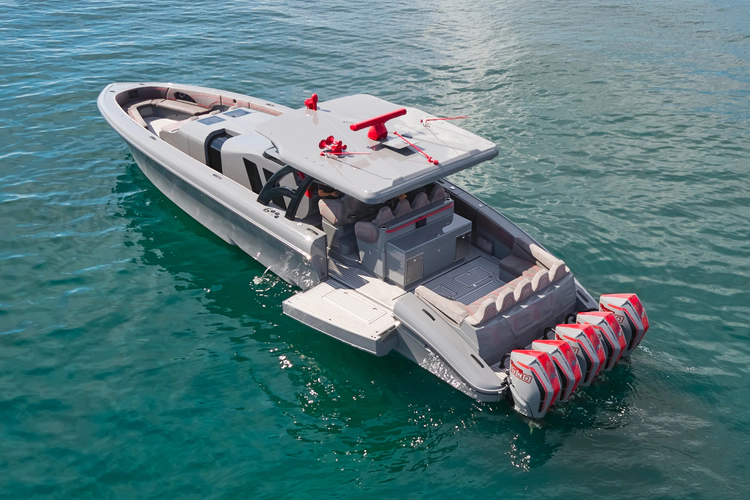 Mr. Lucky Yacht Photos Pics 