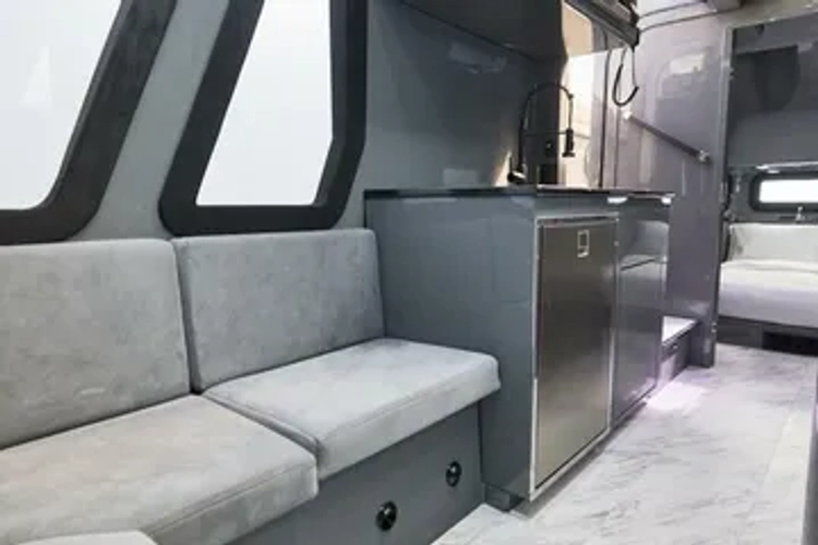 Mr. Lucky Yacht Photos Pics 