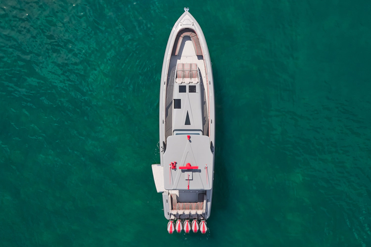 Mr. Lucky Yacht Photos Pics 