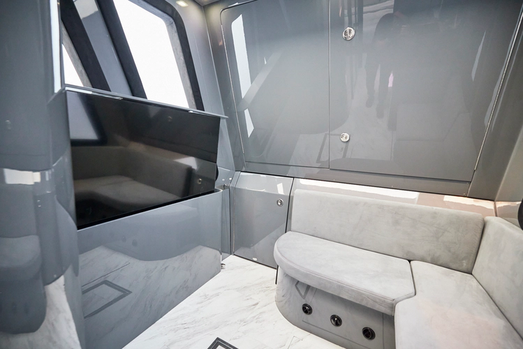 Mr. Lucky Yacht Photos Pics 