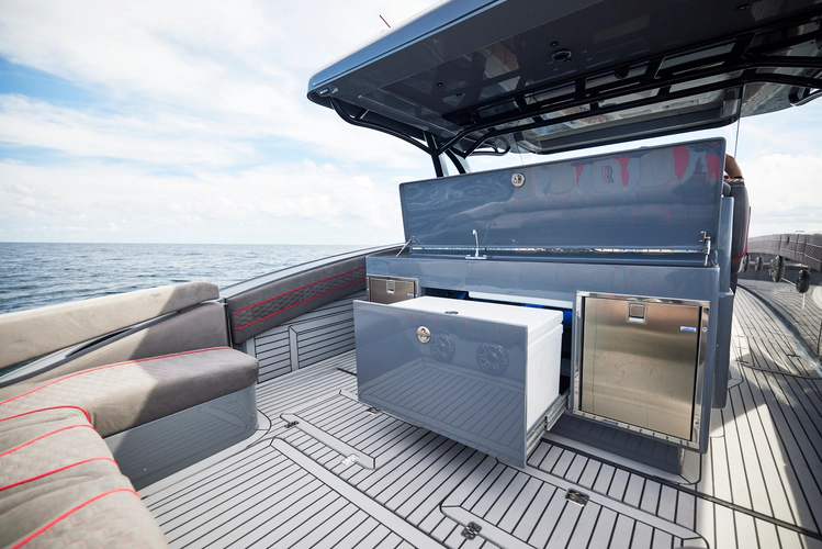 Mr. Lucky Yacht Photos Pics 