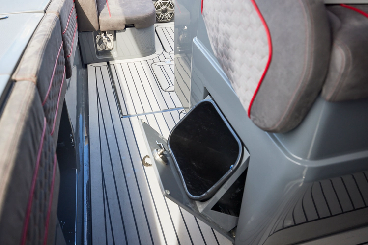 Mr. Lucky Yacht Photos Pics 