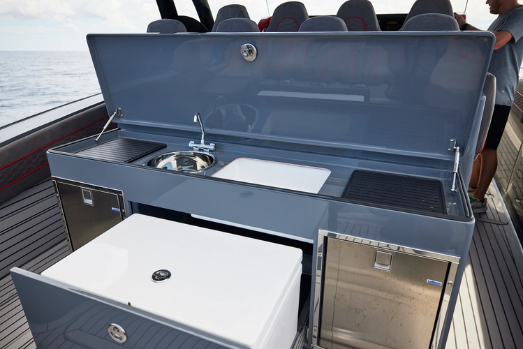 Mr. Lucky Yacht Photos Pics 