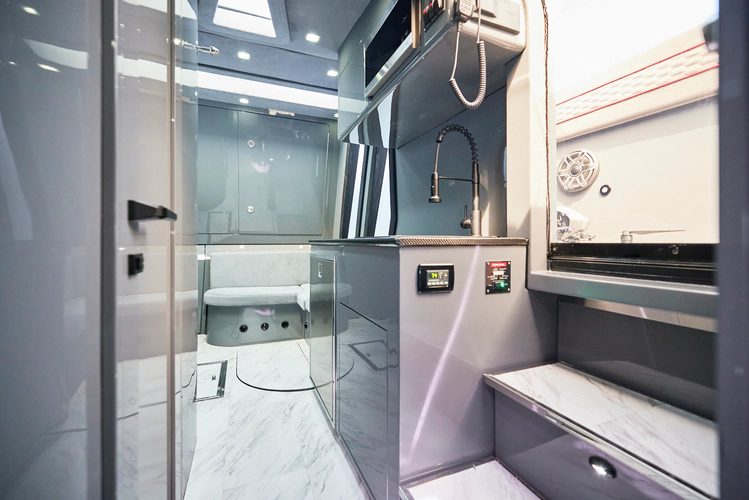 Mr. Lucky Yacht Photos Pics 