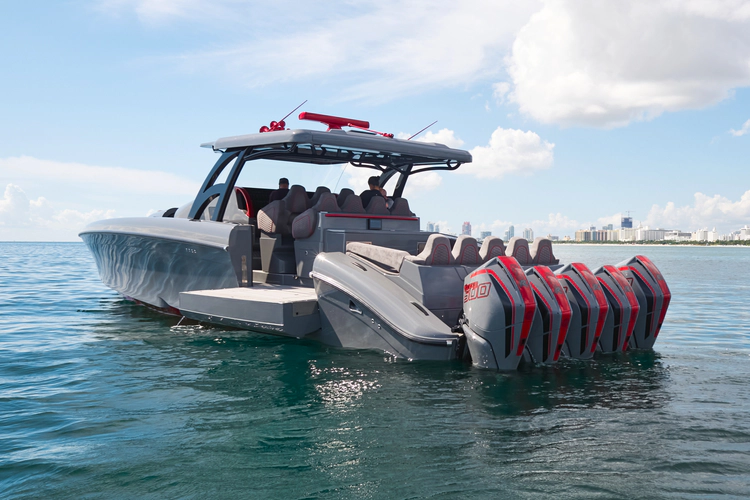 Mr. Lucky Yacht Photos Pics 