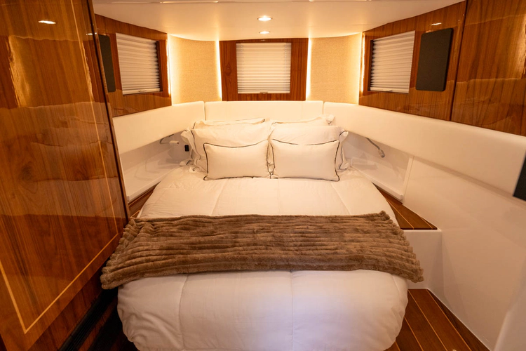 56 Suenos Yacht Photos Pics 