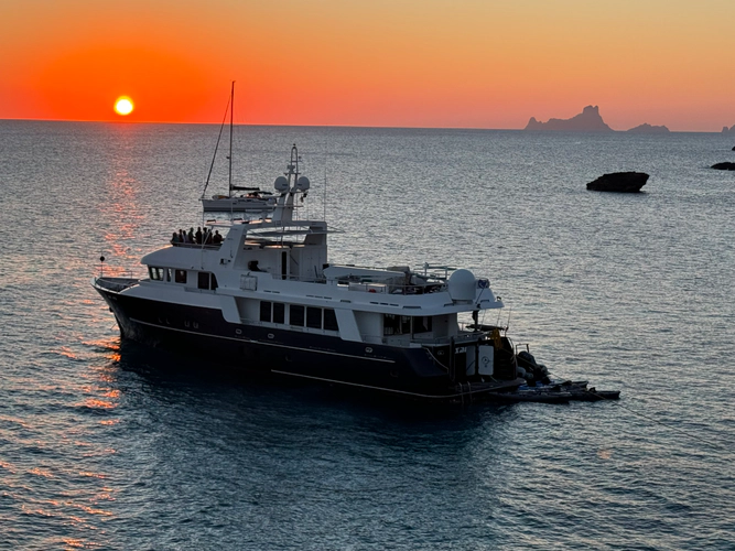 Samsara Yacht Photos Pics 