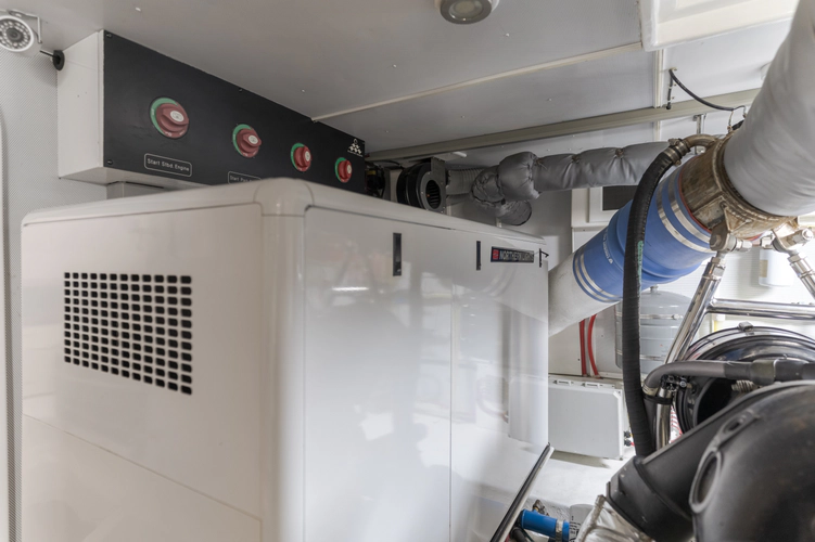 Malou Yacht Photos Pics 