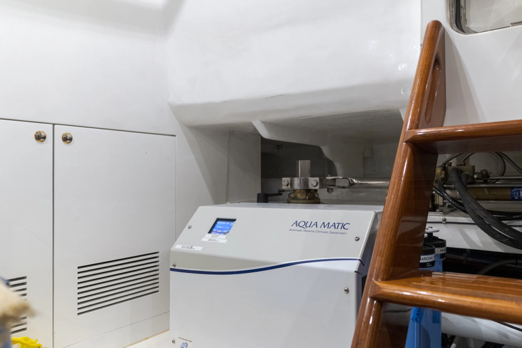 Malou Yacht Photos Pics 