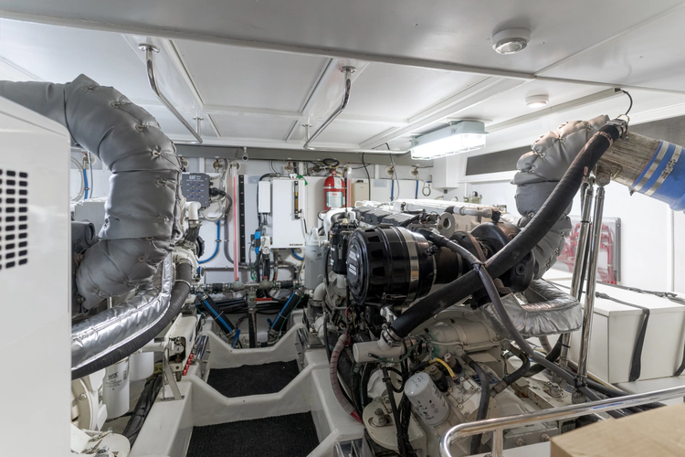 Malou Yacht Photos Pics 