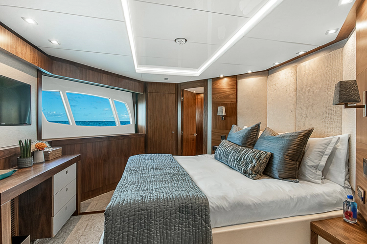 Evereast Yacht Photos Pics 
