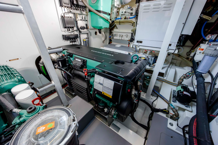 Never Lost Yacht Photos Pics 