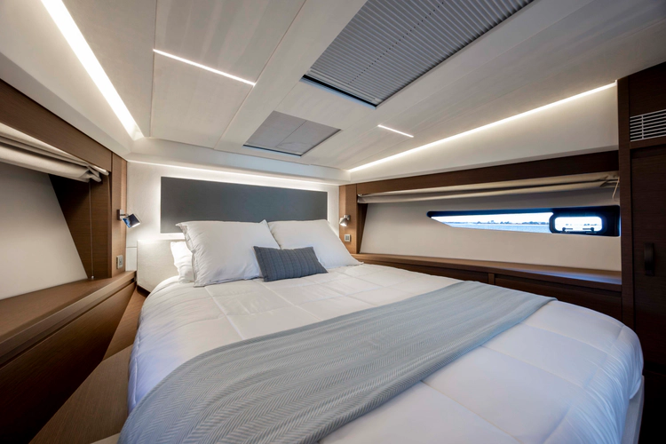 Never Lost Yacht Photos Pics 