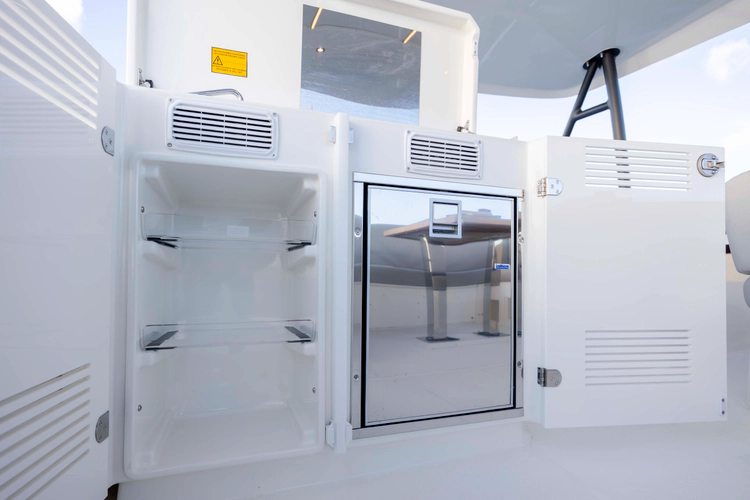 Never Lost Yacht Photos Pics 