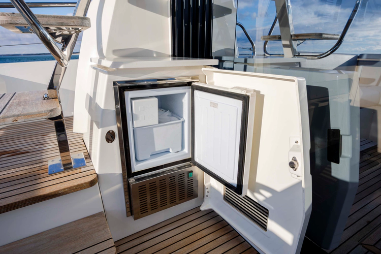 Never Lost Yacht Photos Pics 