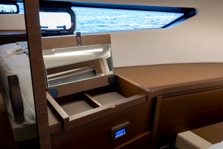 Never Lost Yacht Photos Pics 