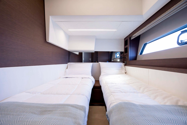 Never Lost Yacht Photos Pics 