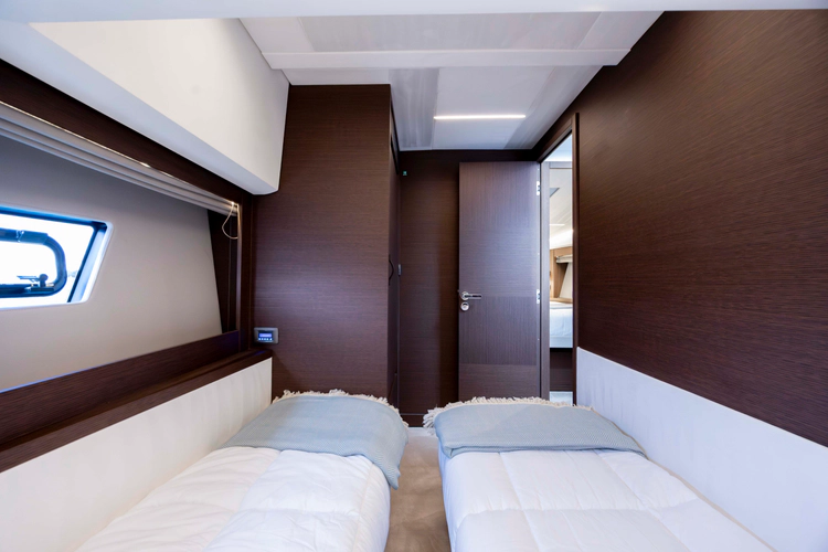 Never Lost Yacht Photos Pics 