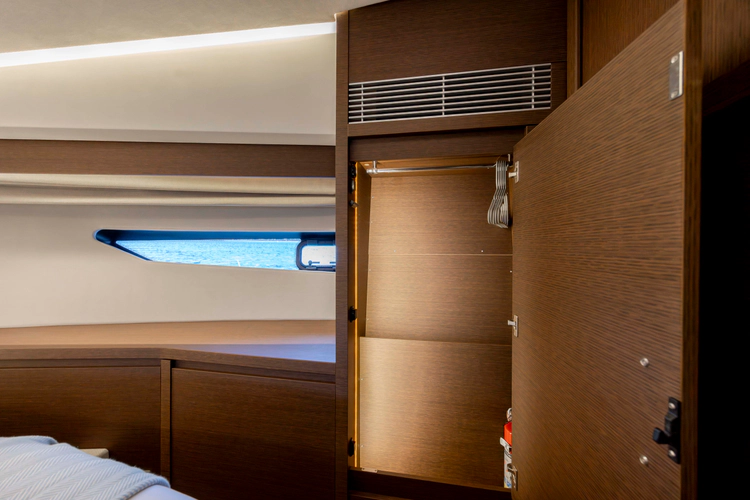 Never Lost Yacht Photos Pics 