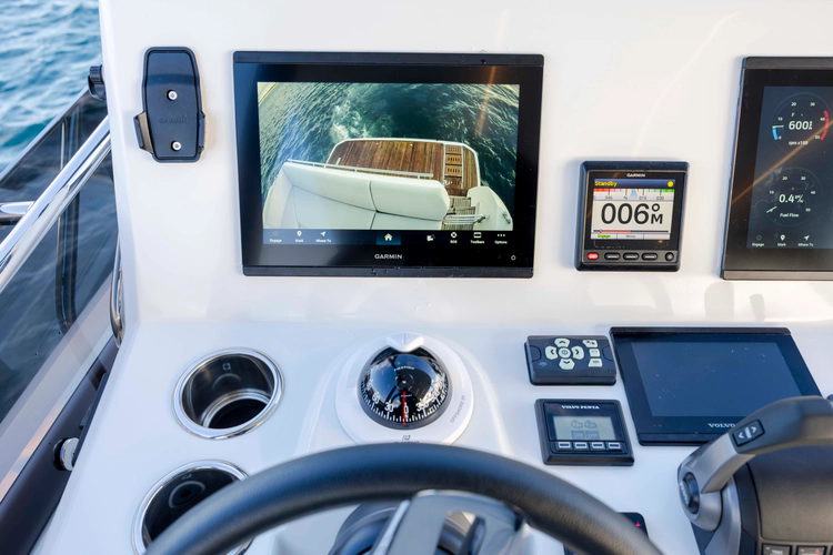 Never Lost Yacht Photos Pics 