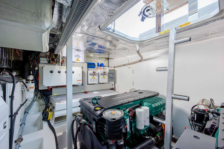 Never Lost Yacht Photos Pics 