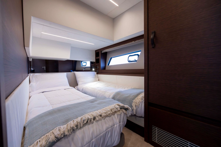 Never Lost Yacht Photos Pics 