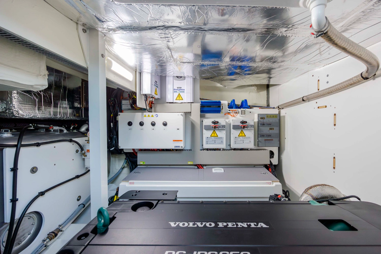 Never Lost Yacht Photos Pics 