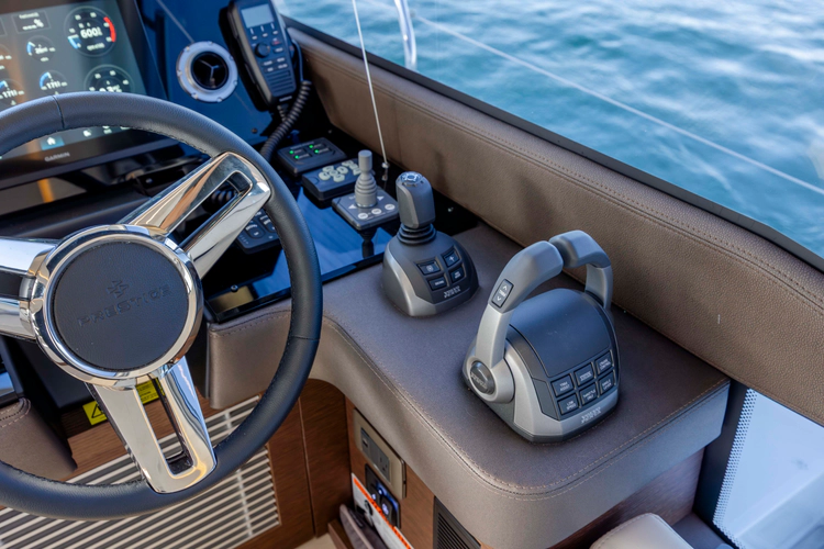 Never Lost Yacht Photos Pics 