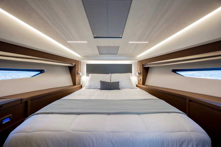 Never Lost Yacht Photos Pics 