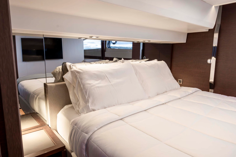 Never Lost Yacht Photos Pics 