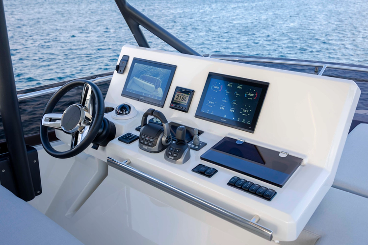 Never Lost Yacht Photos Pics 