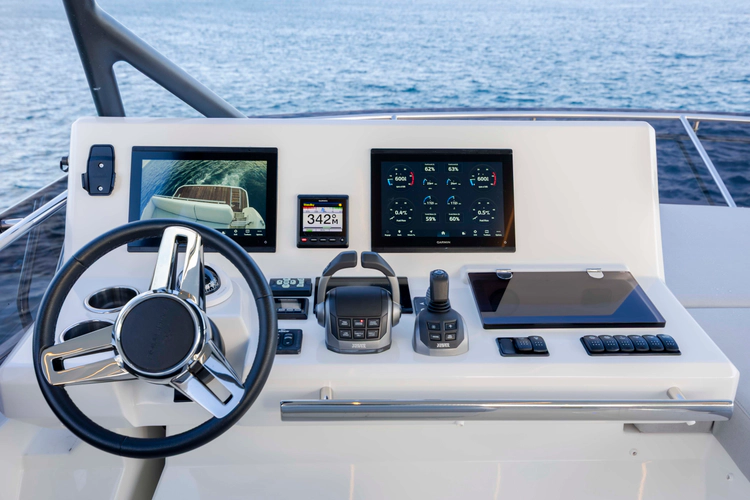 Never Lost Yacht Photos Pics 