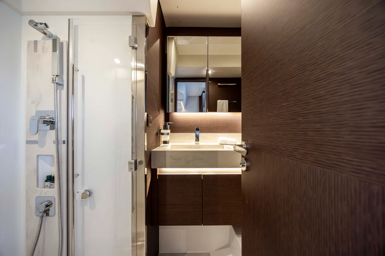 Never Lost Yacht Photos Pics 