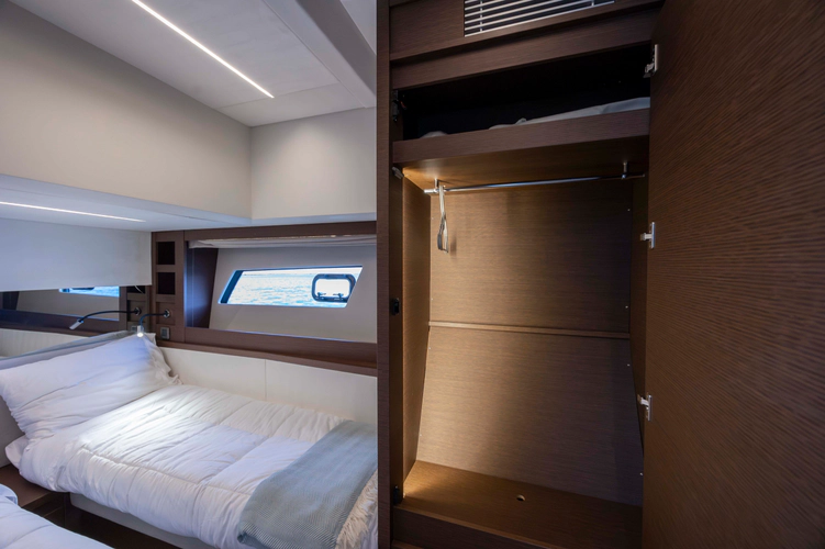 Never Lost Yacht Photos Pics 