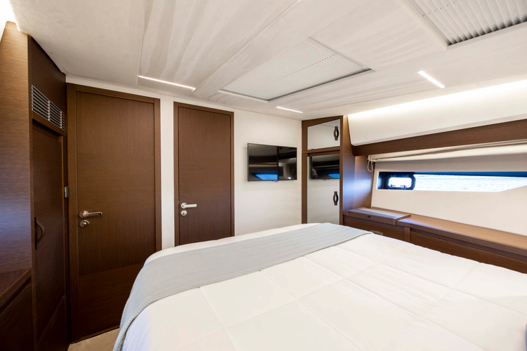 Never Lost Yacht Photos Pics 