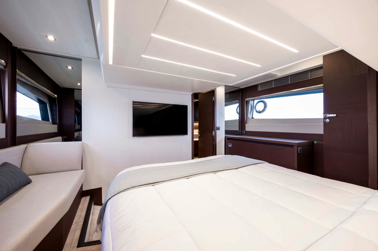 Never Lost Yacht Photos Pics 