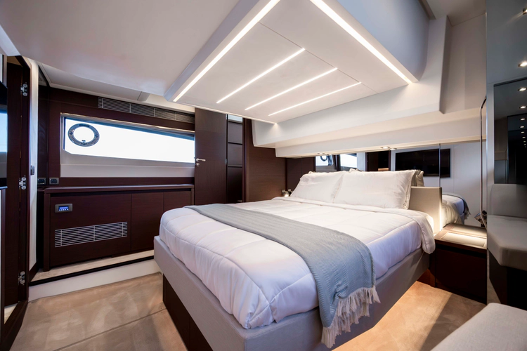 Never Lost Yacht Photos Pics 