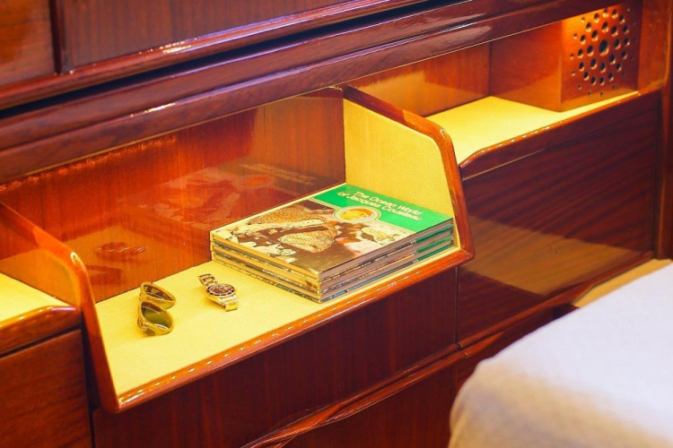 New School Yacht Photos Pics 