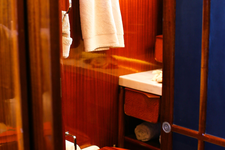 New School Yacht Photos Pics 